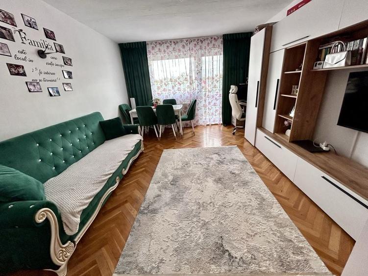 Apartament cu 3 camere decomandat în Central