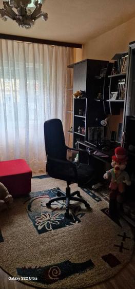 Apartament cu 3 camere semidecomandat, mobilat în Govândari