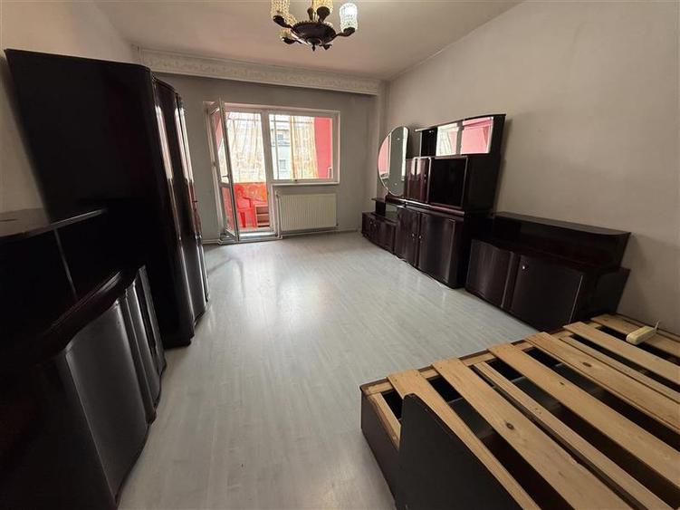 Apartament cu 2 camere decomandat în Energiei