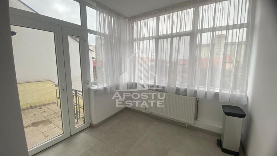 Apartament cu 3 camere semidecomandat în Dâmbovița