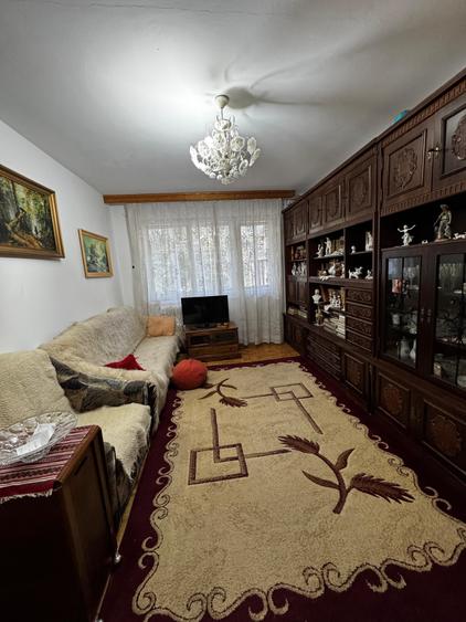 Apartament cu 3 camere decomandat în Tătărași