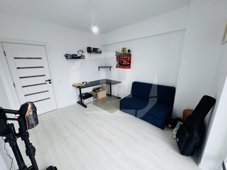 Apartament cu 4 camere semidecomandat, mobilat în Iris