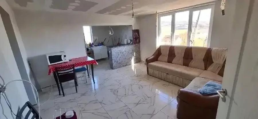 Casă cu 3 camere cu Teren 2000 Mp în Sărmășel