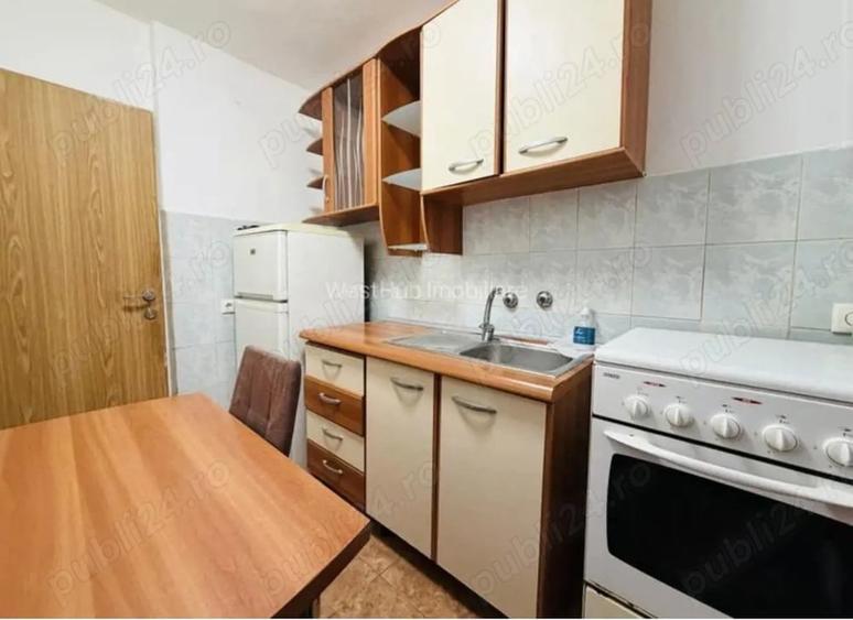 Garsonieră decomandată în Central