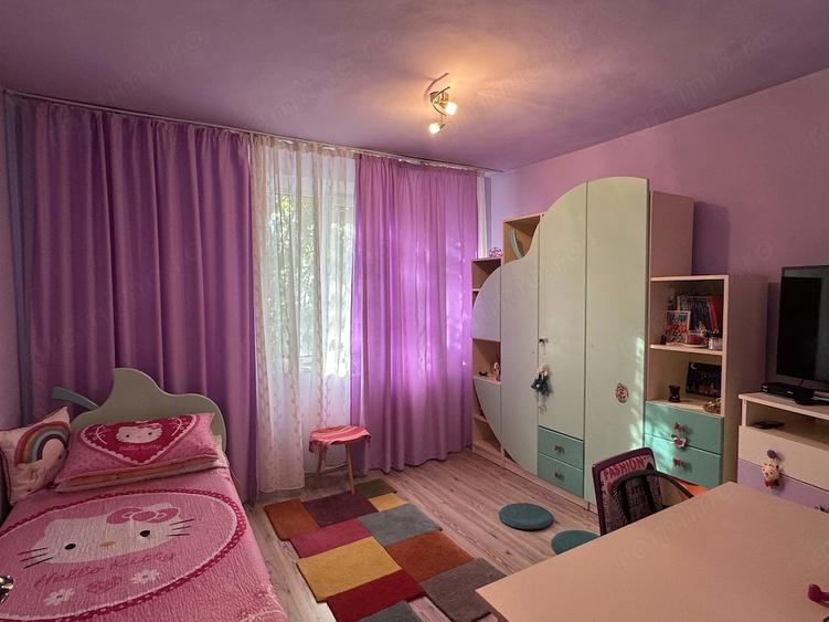 Apartament cu 3 camere semidecomandat în Central