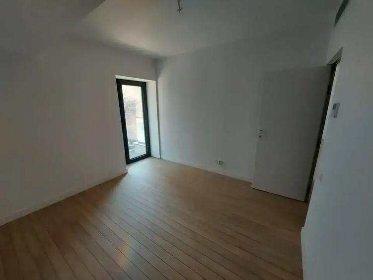 Apartament cu 3 camere decomandat în 13 Septembrie