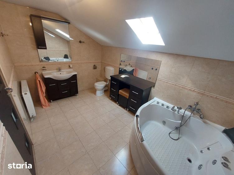 Casă cu 5 camere cu Teren 743 Mp în Central