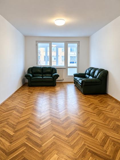 Apartament cu 3 camere decomandat în Tineretului