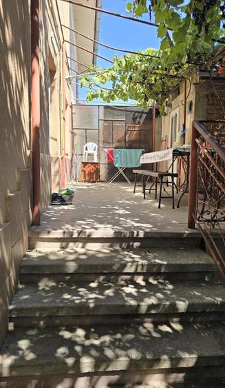 Casă cu 6 camere cu Teren 330 Mp în Sud