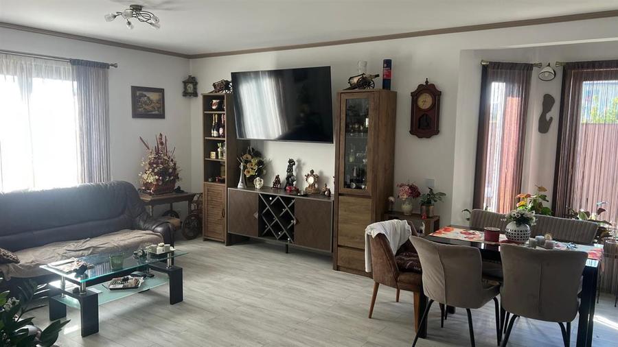 Casă individuală cu 4 camere cu Canalizare în Stupini