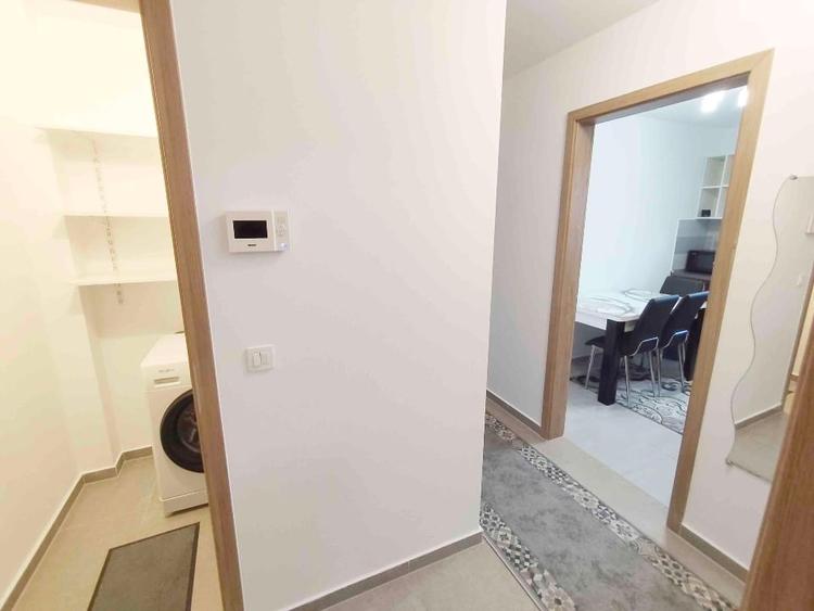 Apartament cu 2 camere decomandat în Tractorul