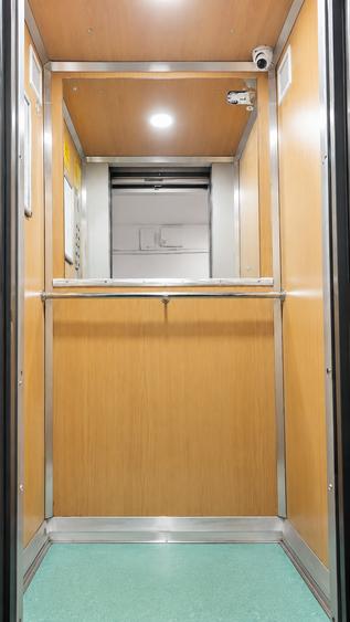 Apartament cu 4 camere decomandat în Iancului