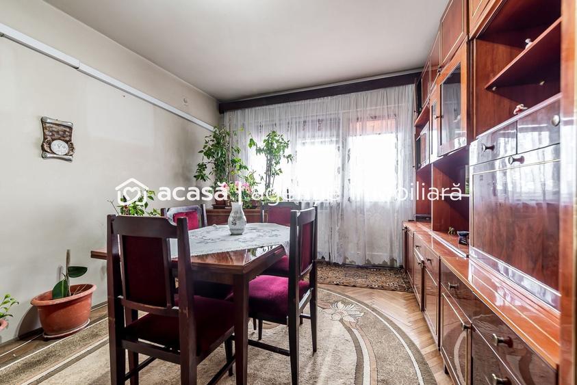 Apartament cu 4 camere decomandat în P-ța Gării