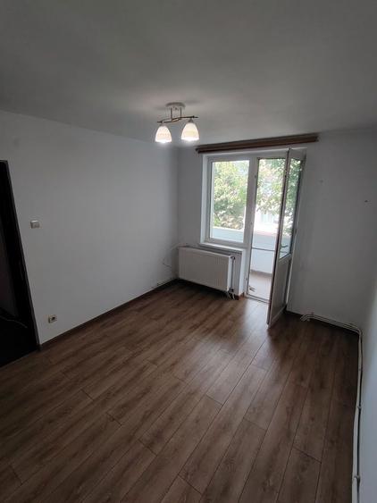 Apartament cu 2 camere semidecomandat în Cuza Vodă