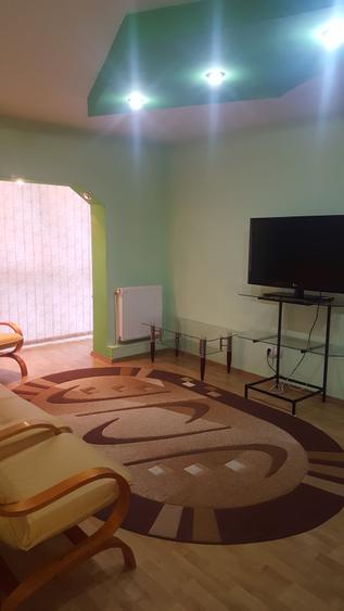Apartament cu 3 camere semidecomandat în Buziașului