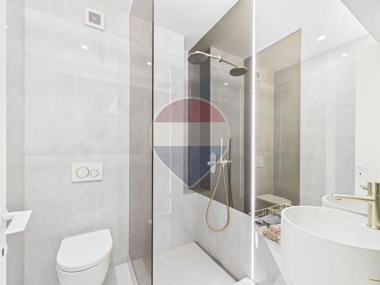Apartament cu 3 camere decomandat în Periferie