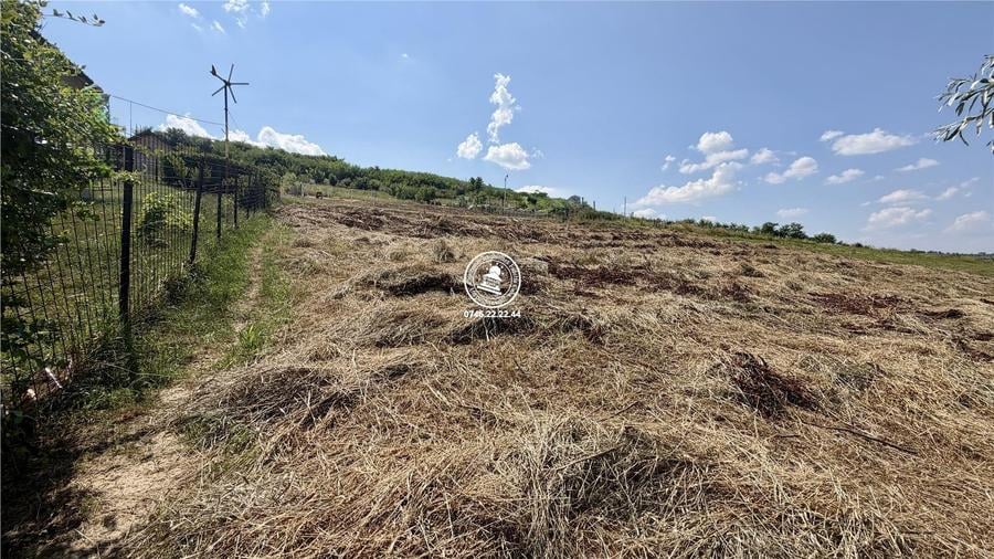 Teren de 1500 mp, în Popricani