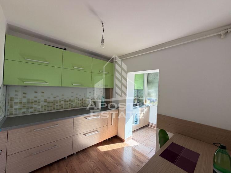 Apartament cu 3 camere decomandat, mobilat în Lipovei