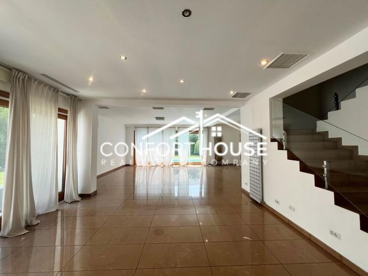 Duplex cu 5 camere cu Piscina în Iancu Nicolae