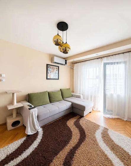 Apartament cu 3 camere decomandat în Exterior Vest