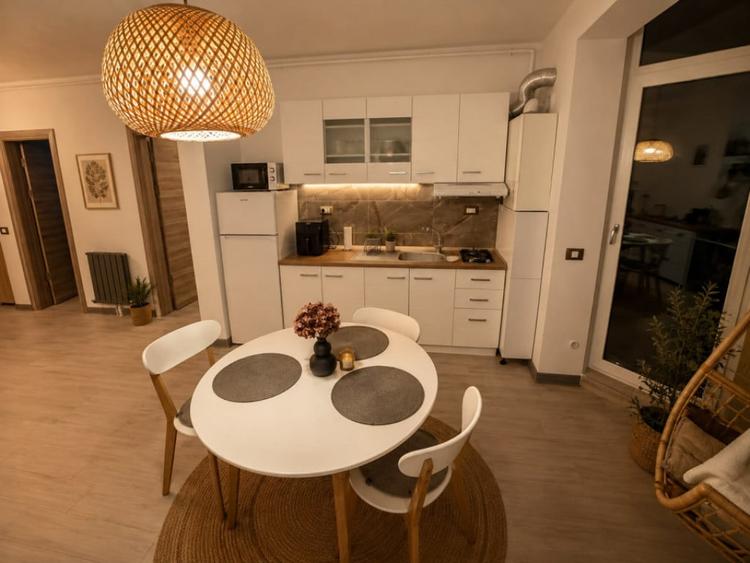 Mamaia Nord | 2 camere de inchiriat cu balcon | Etaj 3 | Apr - 1