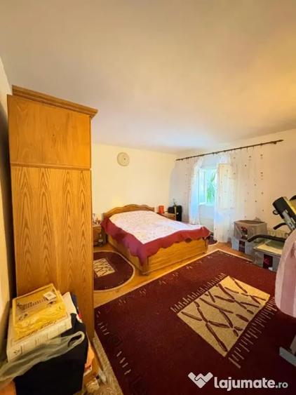 Casă cu 5 camere cu Teren 1600 Mp în Săcălășeni