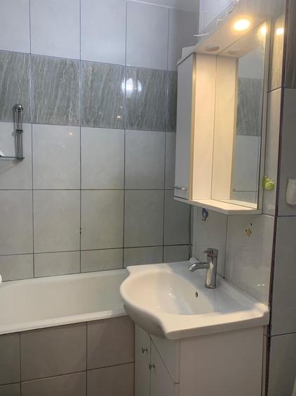Apartament cu 3 camere decomandat în Călărași