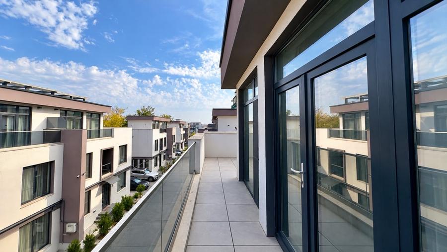 Duplex cu 4 camere cu Canalizare în Nord
