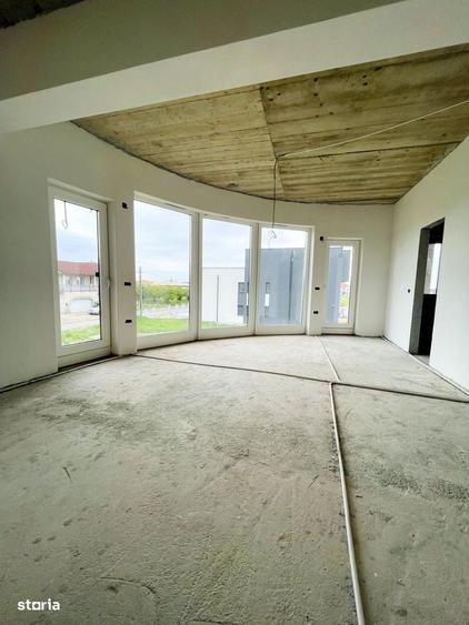 Casă cu 4 camere în Rontău