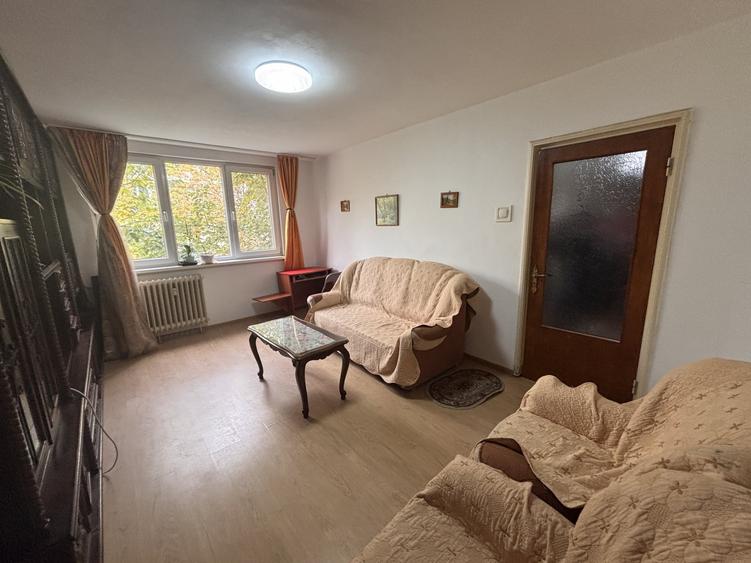 Apartament cu 3 camere decomandat în 1 Decembrie 1918