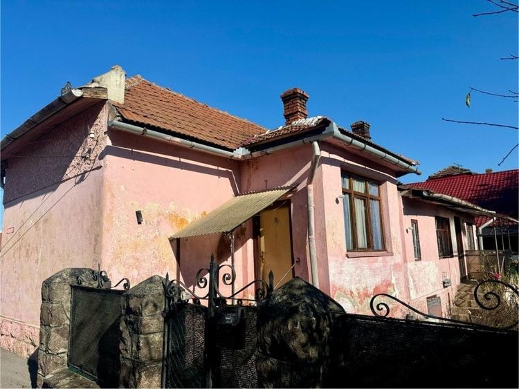Casă individuală cu 3 camere cu Canalizare în Vest