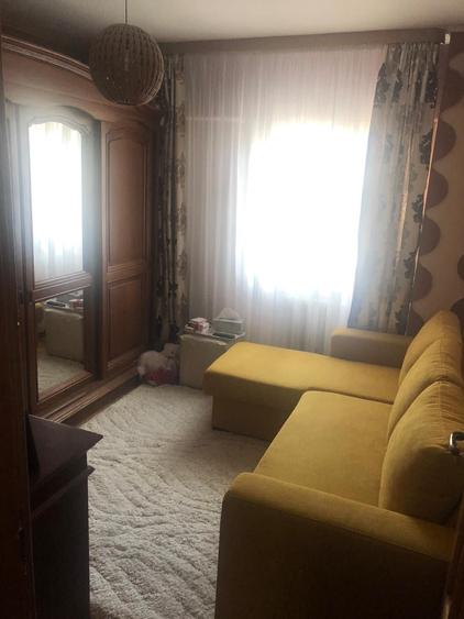 Apartament cu 4 camere decomandat în Burdujeni