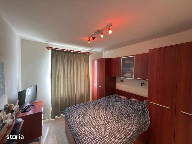 Apartament cu 4 camere decomandat în Periferie