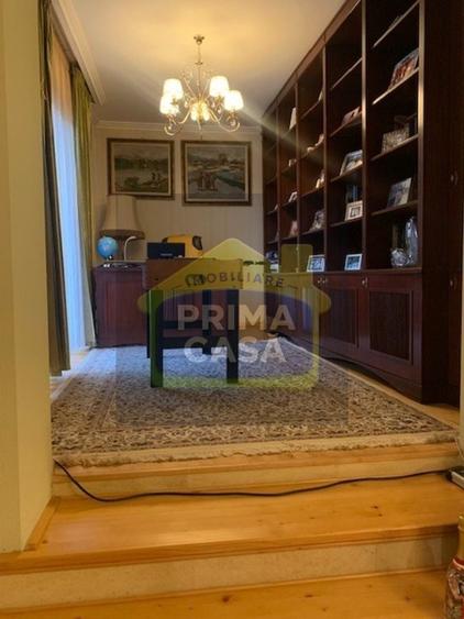 Duplex cu 10 camere cu Canalizare în Săsar