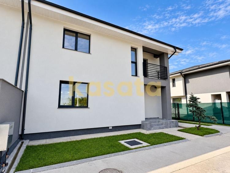 Duplex cu 4 camere cu Canalizare în Nord