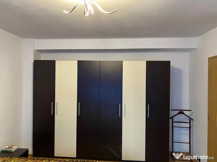 Apartament cu 4 camere decomandat în Central
