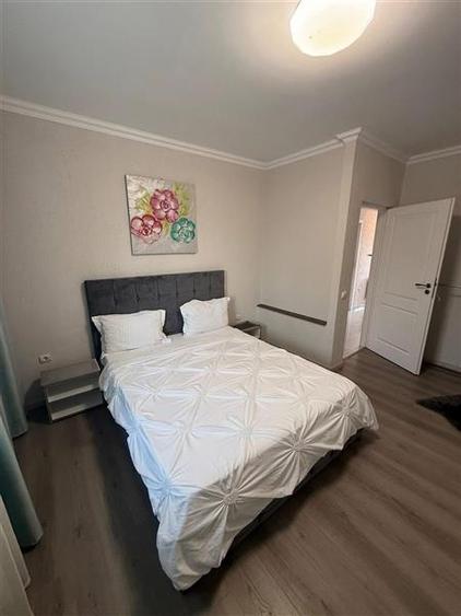 Duplex cu 5 camere cu Teren 200 Mp în Central