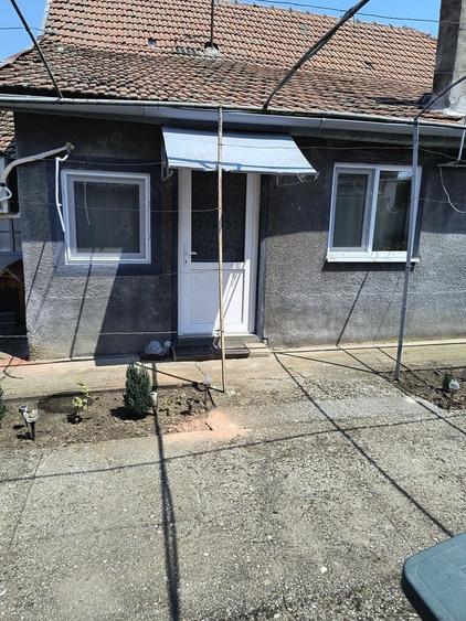 Casă cu 4 camere în Deta