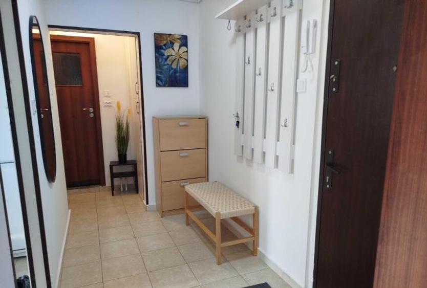 Apartament cu 2 camere decomandat, mobilat în Tei