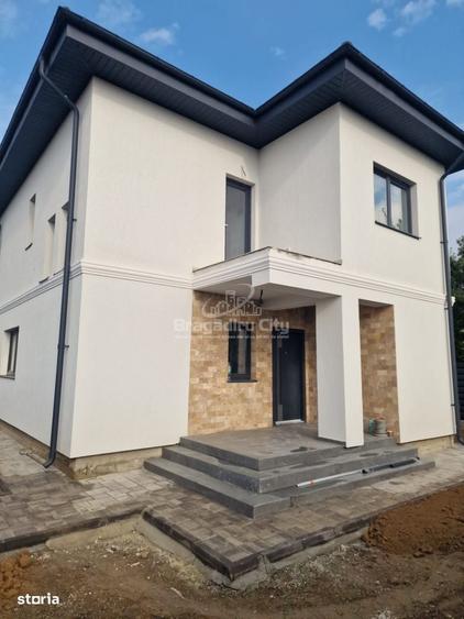 Casă cu 4 camere cu Teren 310 Mp în Central