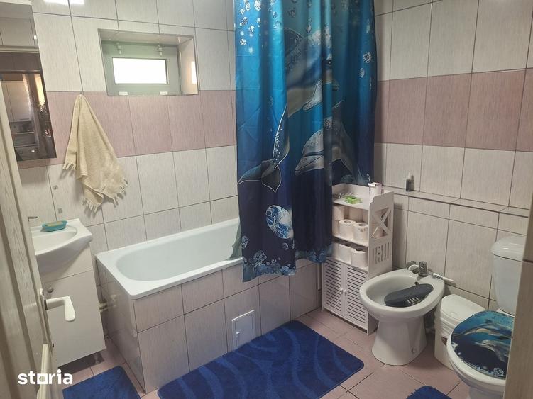 Casă cu 5 camere cu Teren 211 Mp în Brătianu
