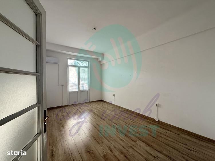 Apartament cu 3 camere semidecomandat în Romană