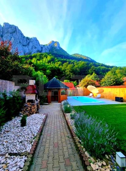 Casă individuală cu 6 camere cu Piscina în Valea Mănăstirii