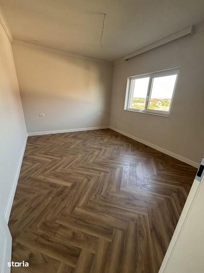 Casă cu 5 camere cu Teren 440 Mp în Malu Mare