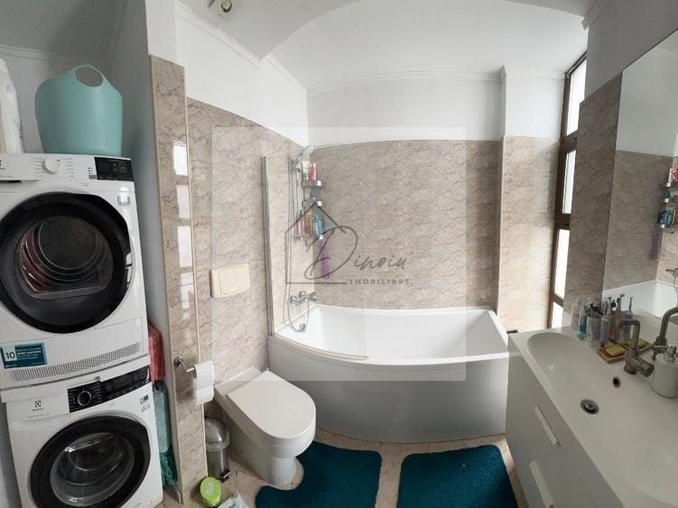 Apartament cu 3 camere semidecomandat, mobilat în Central