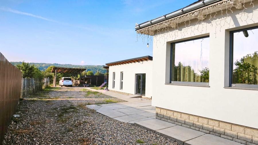 Casă cu 4 camere în Bogdănești