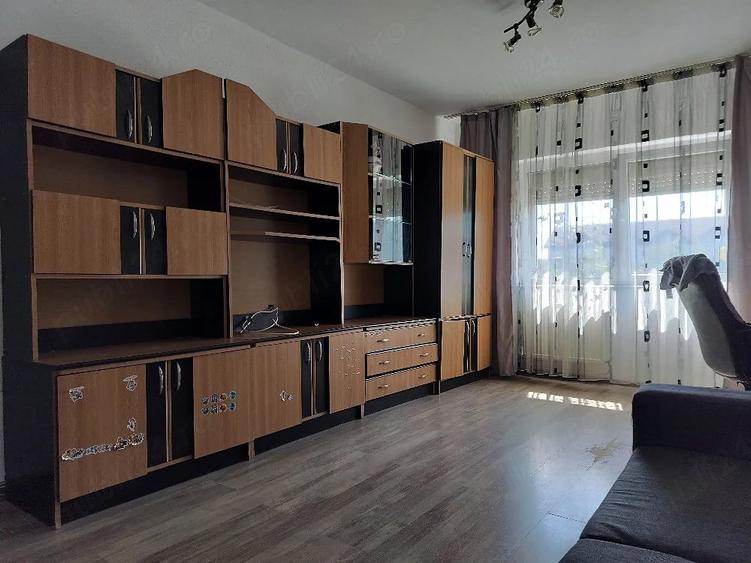 Apartament cu 3 camere decomandat în Traian