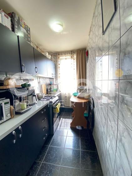 Apartament cu 3 camere semidecomandat, mobilat în Bogdan Vodă