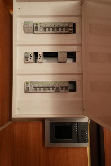Apartament cu 4 camere decomandat, mobilat în Victoriei
