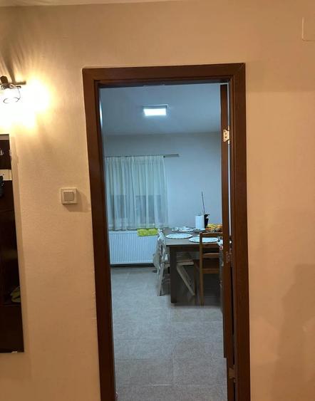 Apartament cu 4 camere decomandat în Otopeni